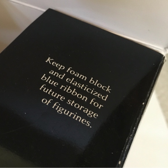 Avon White Nativity Scene Set of 3 Porcelain Figurines Holy Family Boxed 1981 - Picture 6 of 8